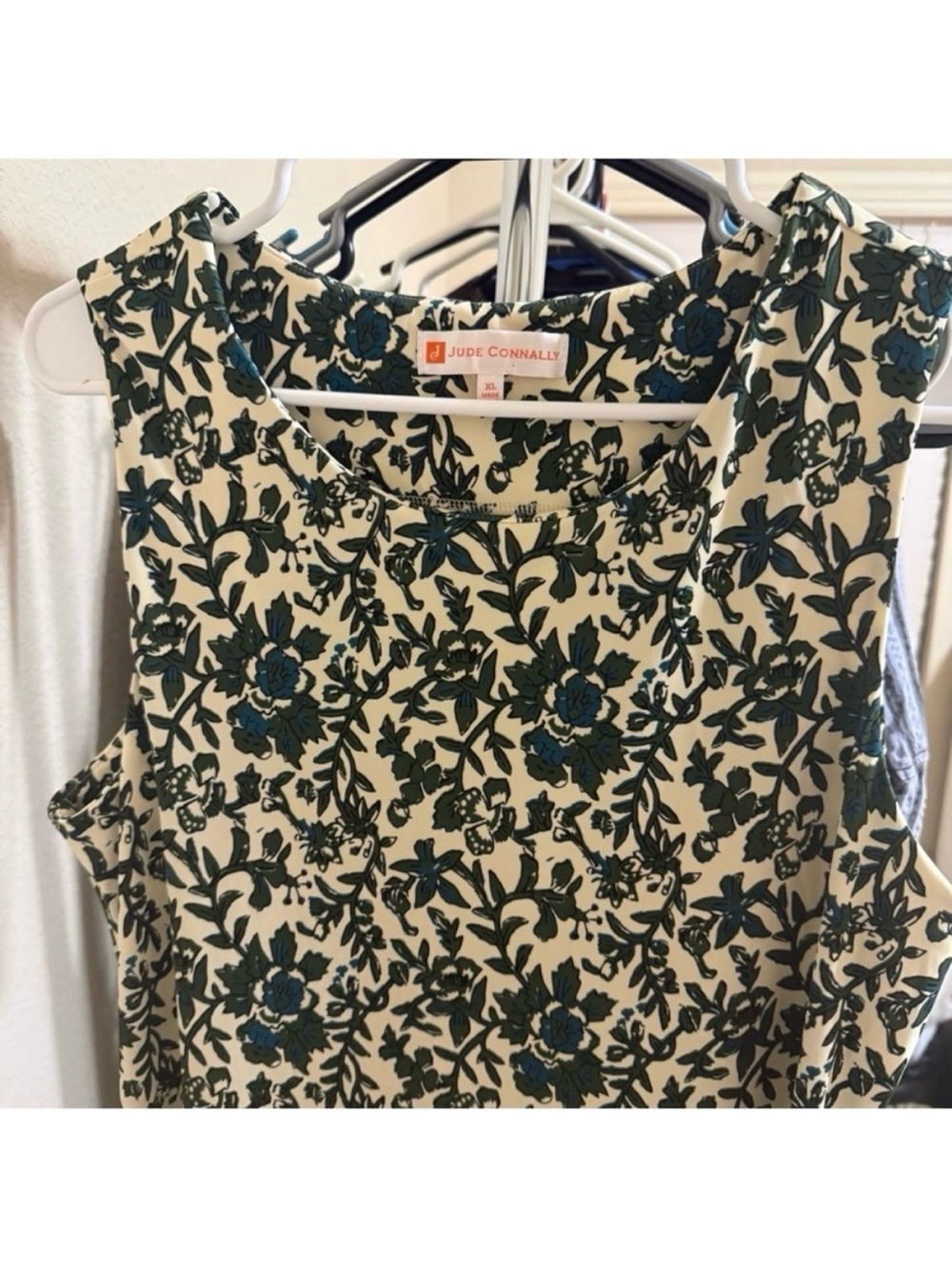 Jude Connally Beth Sleeveless Green Floral Shift Sheath Dress in boarder cream